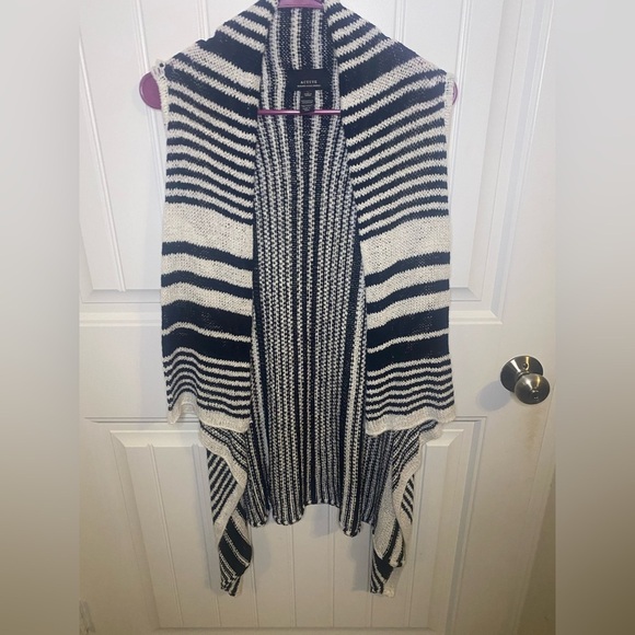 Active Black and cream high low striped vest - Picture 6 of 7